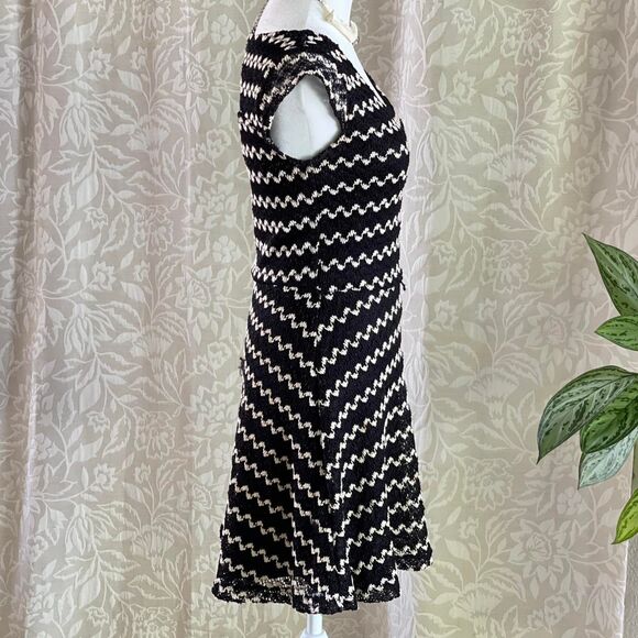Candie's Y2K Crochet Ivory Black Geometric Pattern Cap Sleeves Mini Dress Size S - Picture 2 of 8